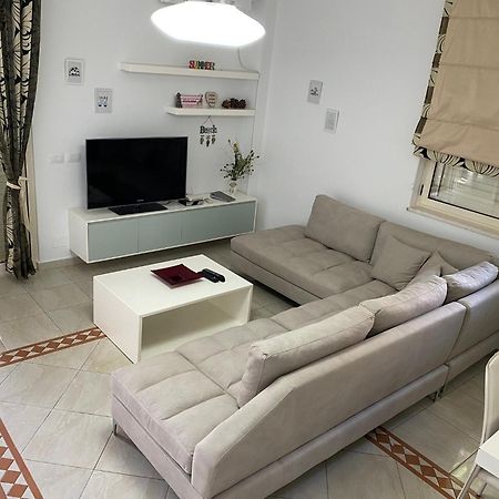 A Cozy Duplex In The Lalzi Bay Villa ดูร์เรส ภายนอก รูปภาพ