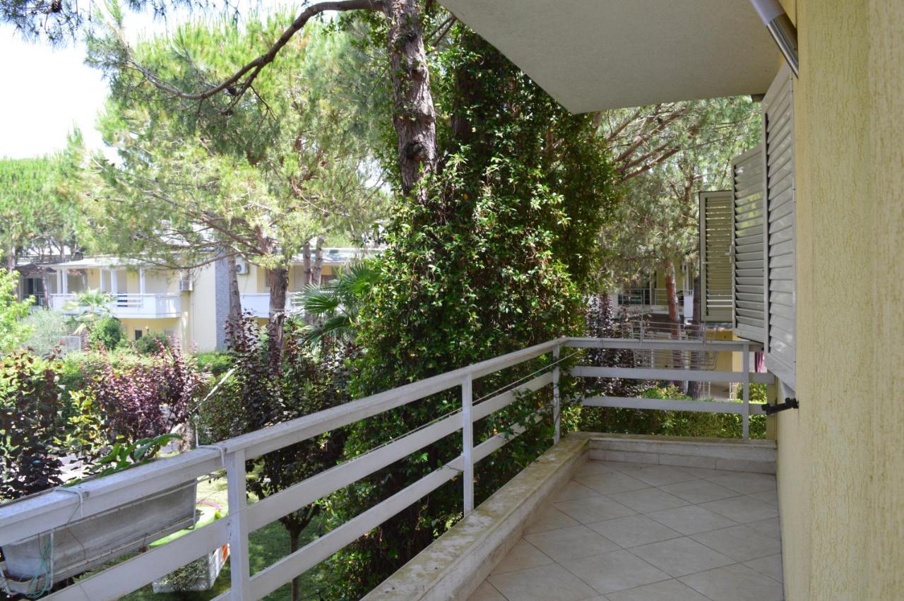 A Cozy Duplex In The Lalzi Bay Villa ดูร์เรส ภายนอก รูปภาพ
