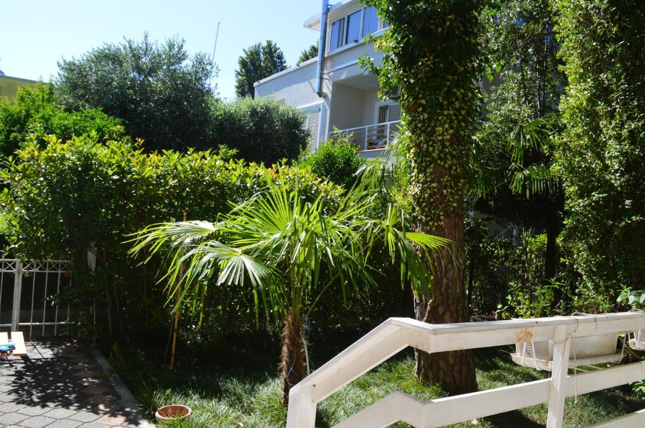 A Cozy Duplex In The Lalzi Bay Villa ดูร์เรส ภายนอก รูปภาพ