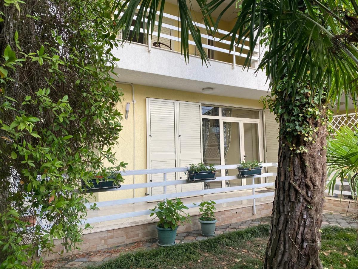 A Cozy Duplex In The Lalzi Bay Villa ดูร์เรส ภายนอก รูปภาพ